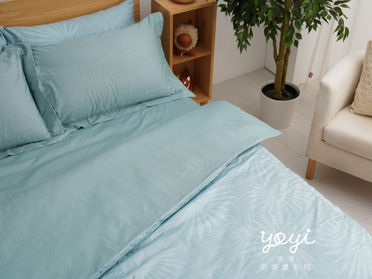 寢具商品攝影｜藍色調居家涼被床包組模特兒放鬆情境攝影 85