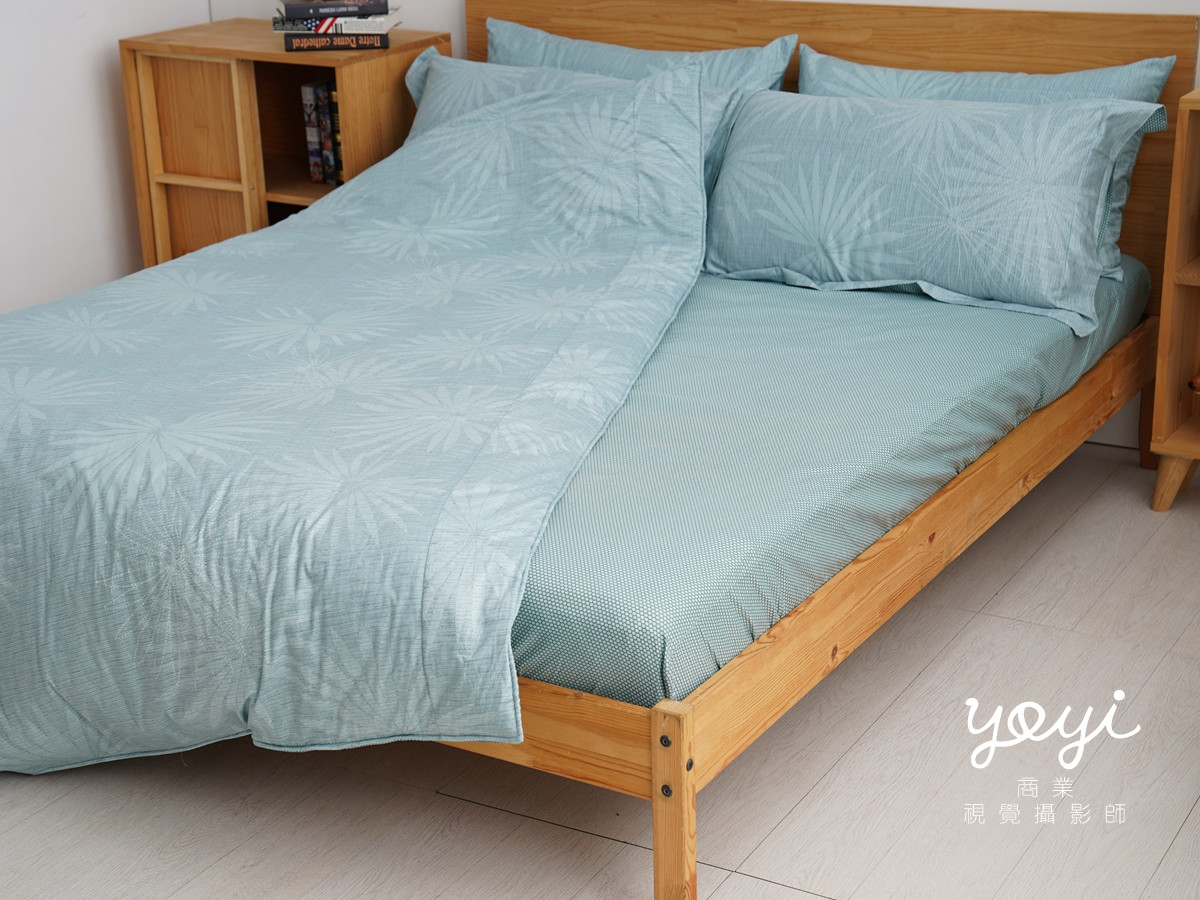寢具商品攝影｜藍色調居家涼被床包組模特兒放鬆情境攝影 93