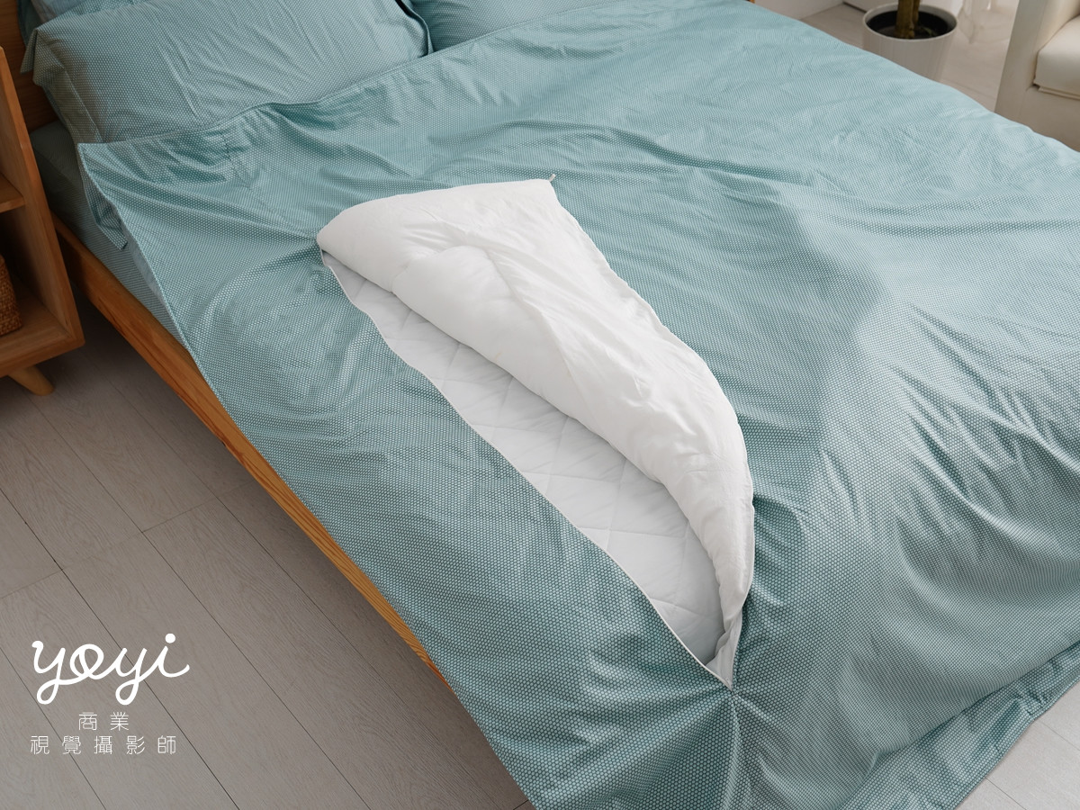 寢具商品攝影｜藍色調居家涼被床包組模特兒放鬆情境攝影 99