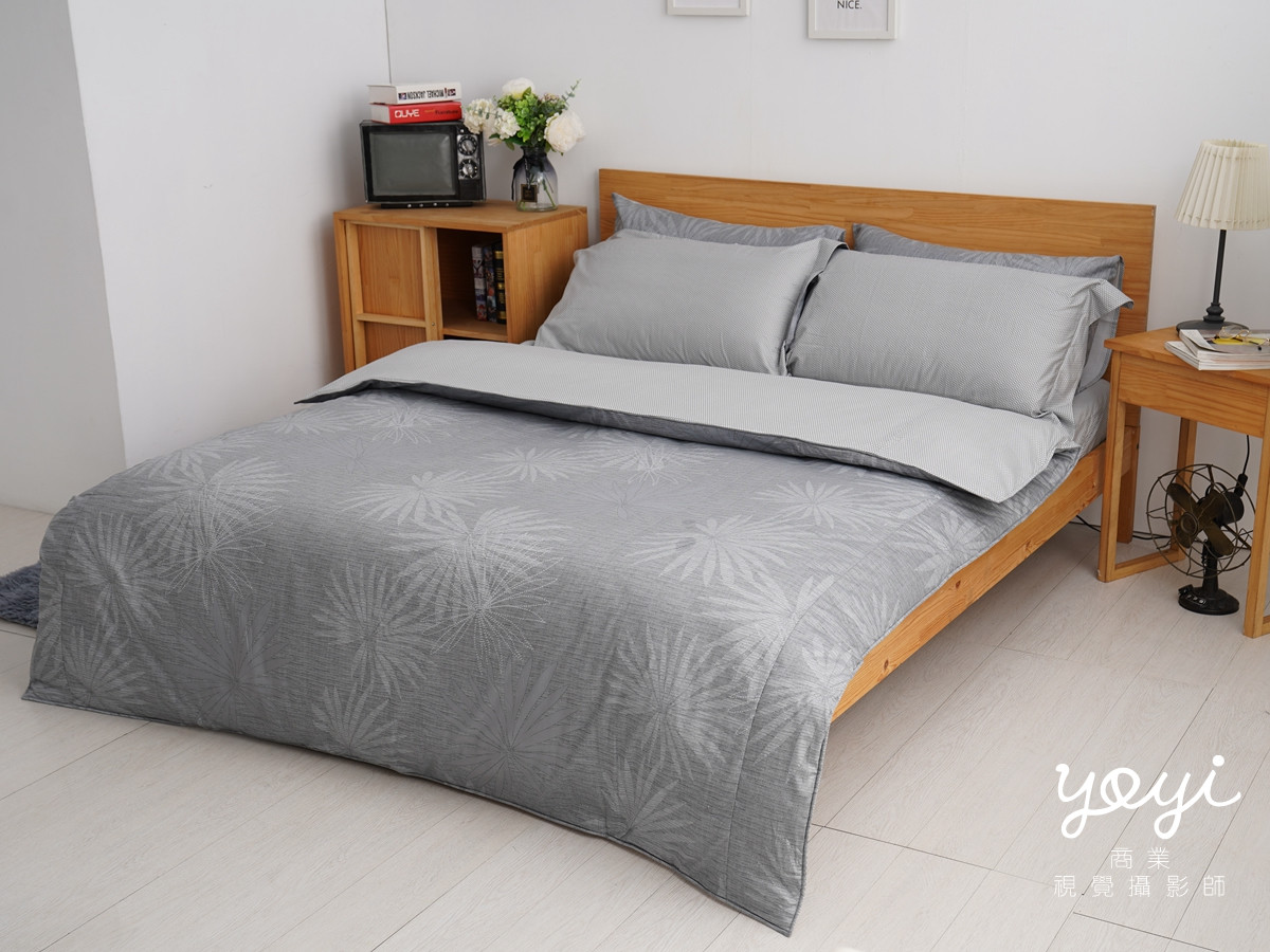 寢具商品攝影｜藍色調居家涼被床包組模特兒放鬆情境攝影 103