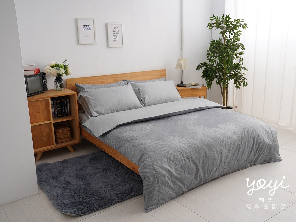 寢具商品攝影｜藍色調居家涼被床包組模特兒放鬆情境攝影 105