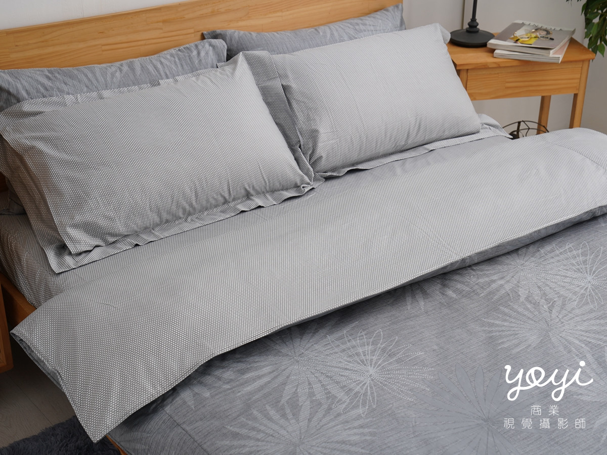 寢具商品攝影｜藍色調居家涼被床包組模特兒放鬆情境攝影 109