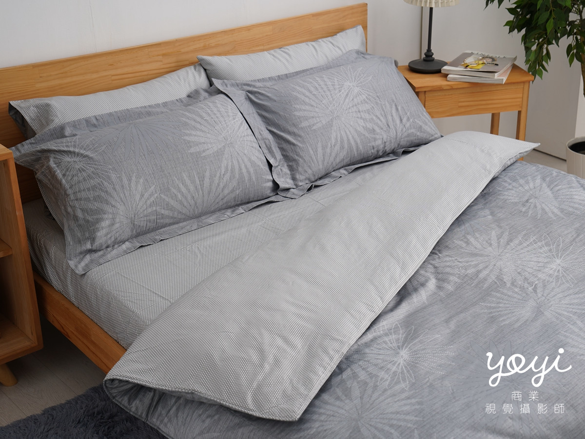 寢具商品攝影｜藍色調居家涼被床包組模特兒放鬆情境攝影 115