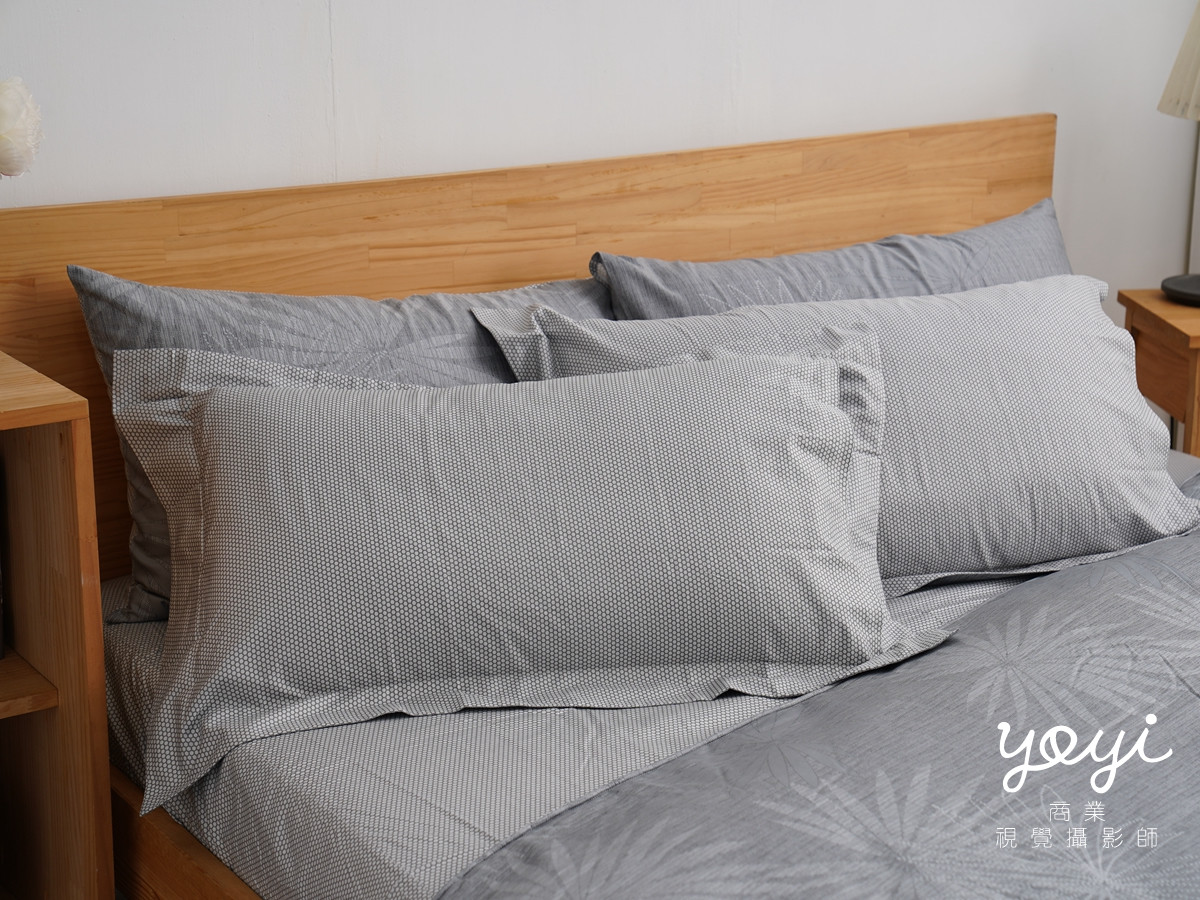 寢具商品攝影｜藍色調居家涼被床包組模特兒放鬆情境攝影 117