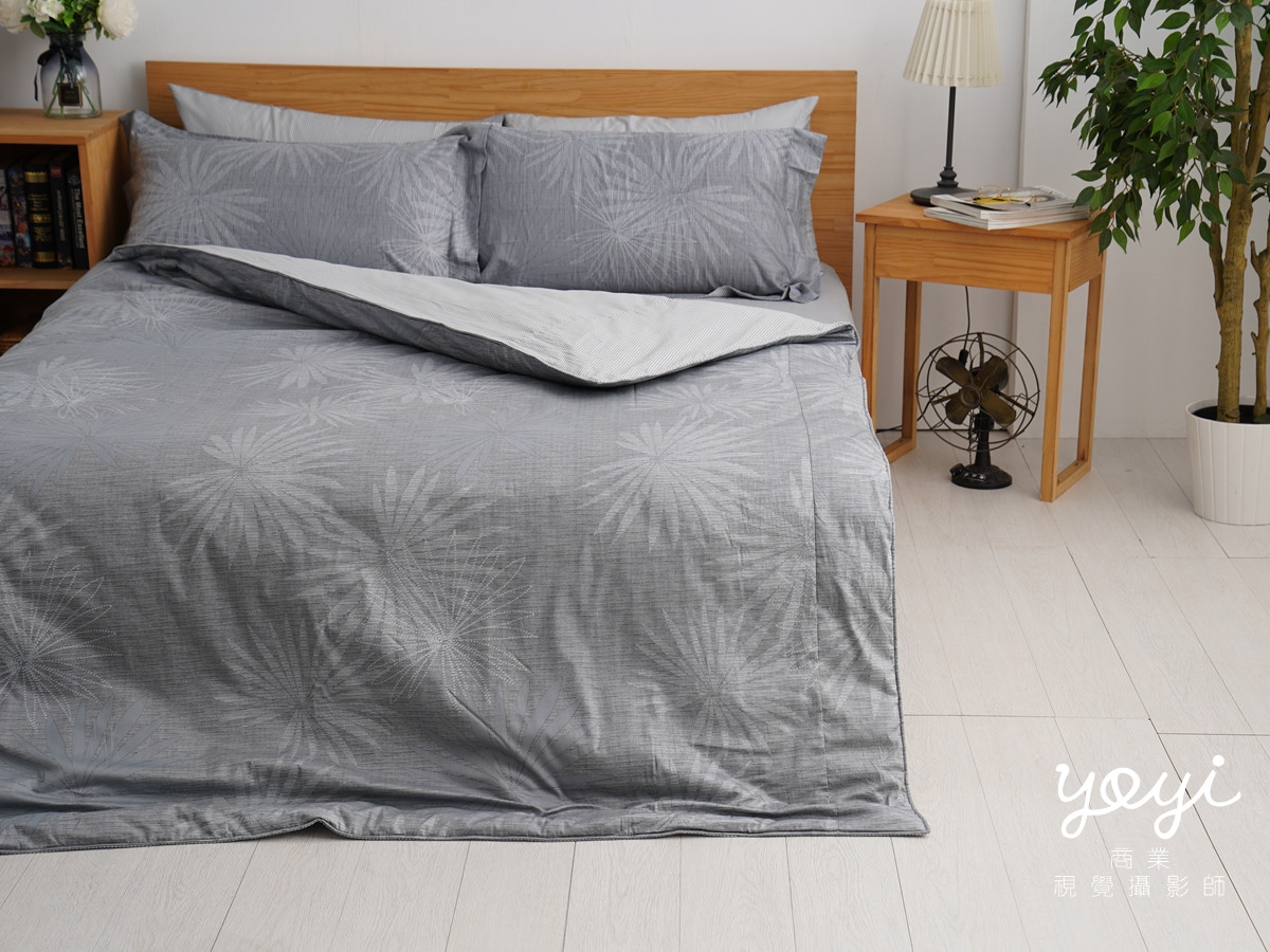 寢具商品攝影｜藍色調居家涼被床包組模特兒放鬆情境攝影 121