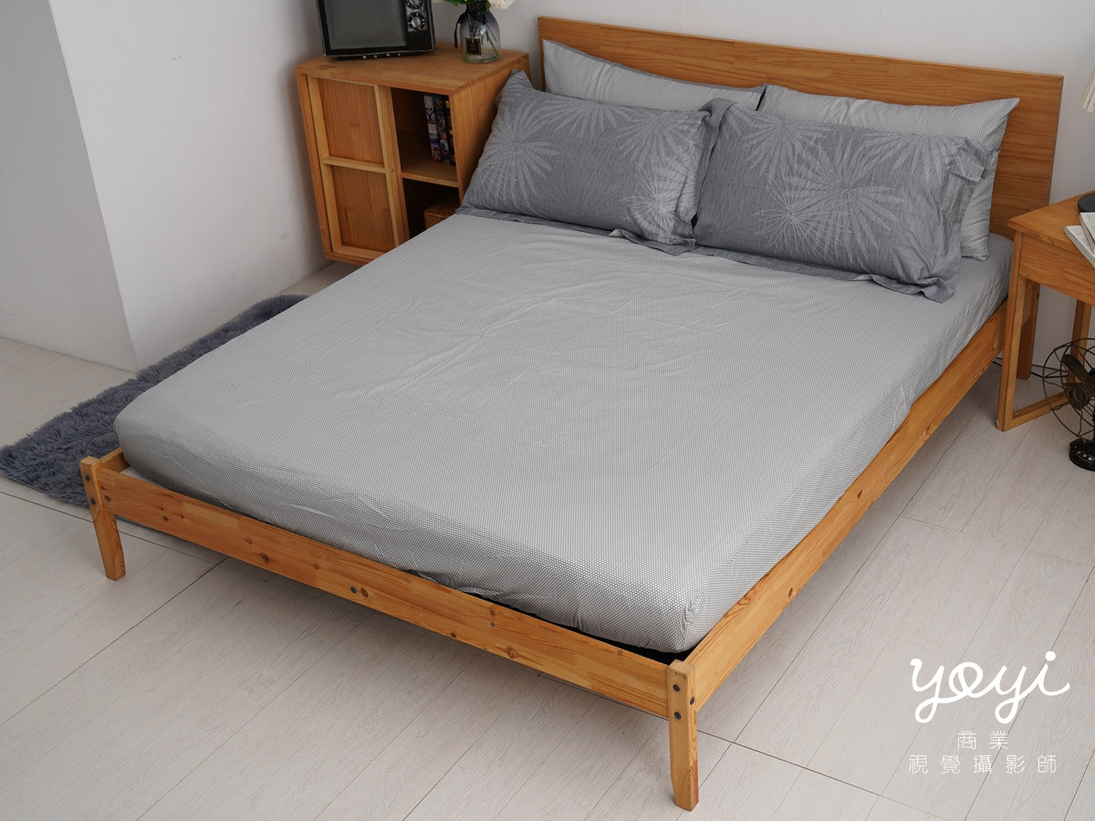 寢具商品攝影｜藍色調居家涼被床包組模特兒放鬆情境攝影 125