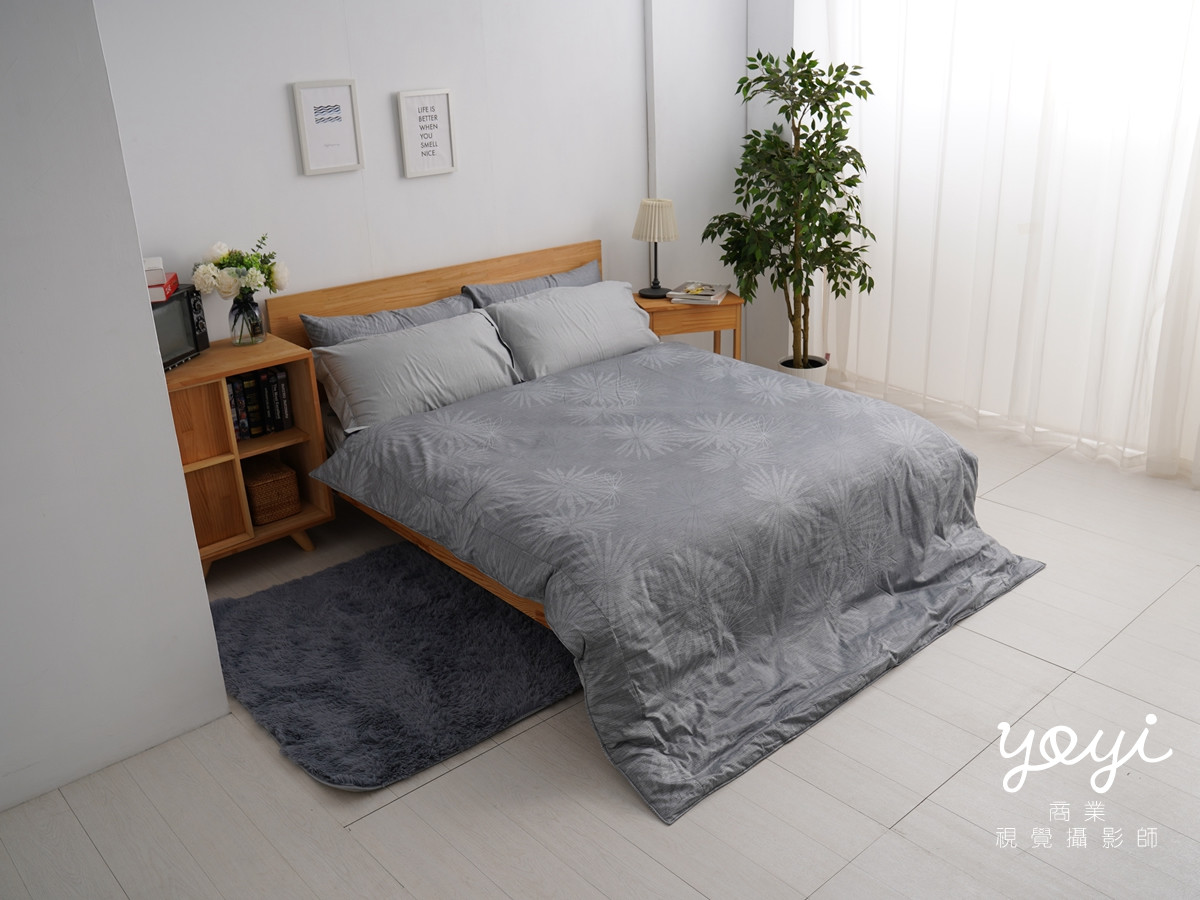 寢具商品攝影｜藍色調居家涼被床包組模特兒放鬆情境攝影 127