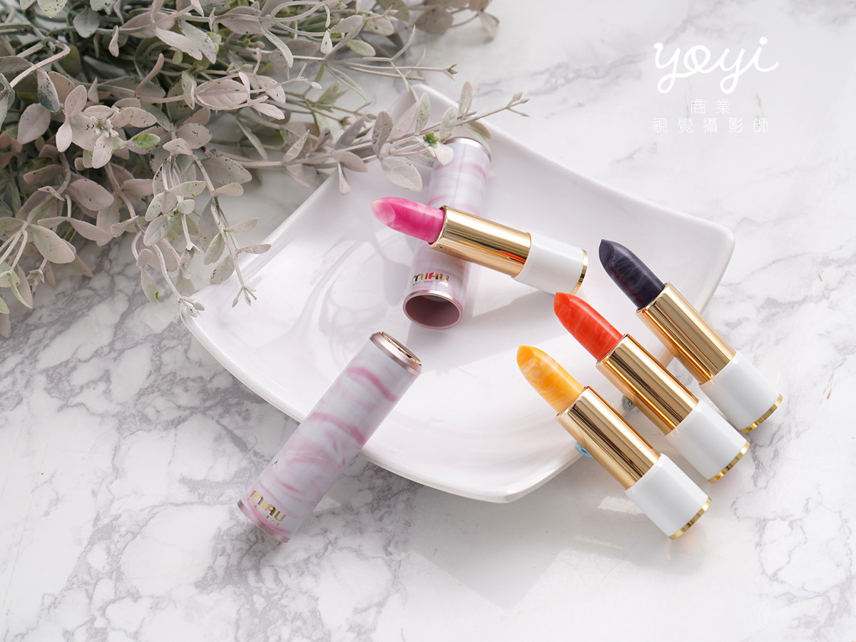 口紅攝影｜多色繽紛口紅與浪漫花卉佈置美感攝影 37