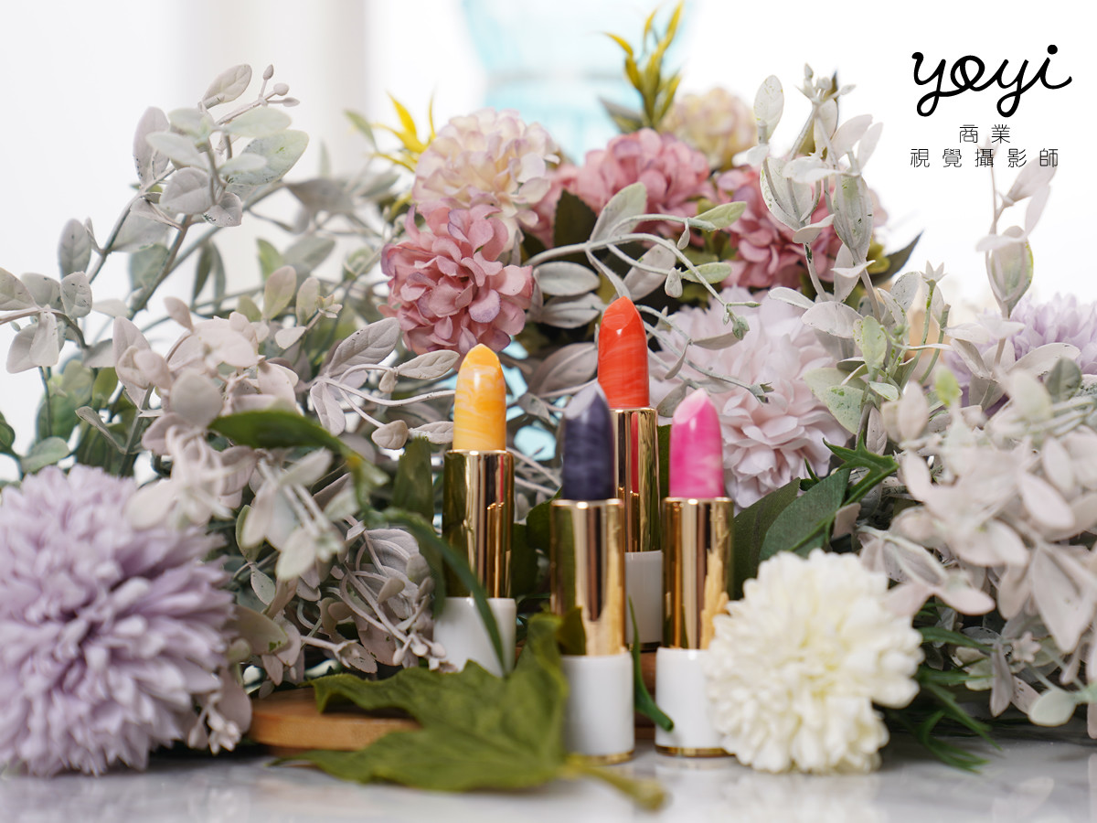 口紅攝影｜多色繽紛口紅與浪漫花卉佈置美感攝影 41