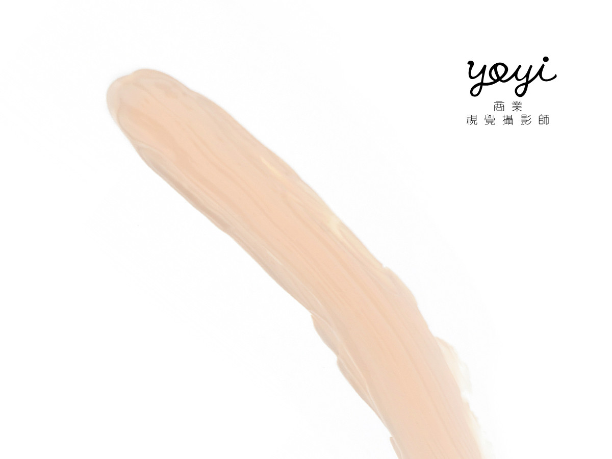 美妝保養品攝影｜銀白質感極簡精華液與護膚產品視覺攝影 13