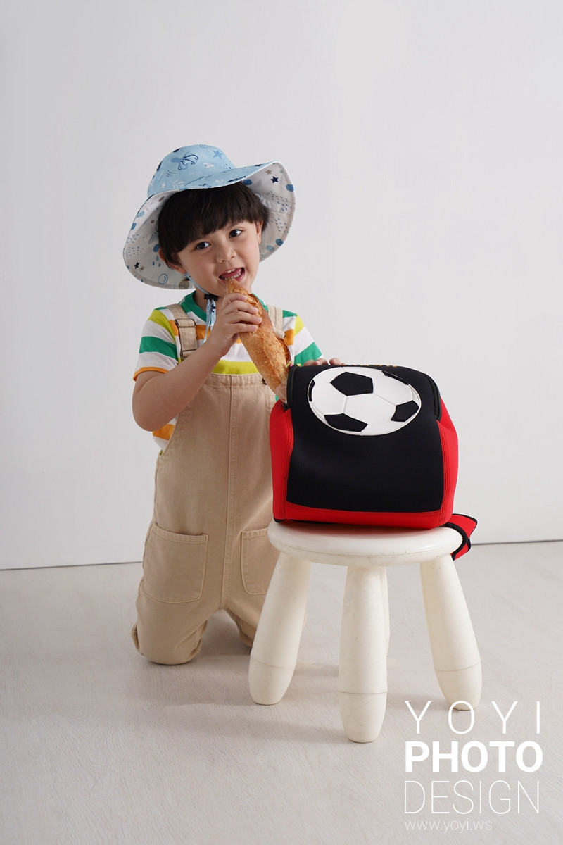 兒童用品攝影｜兒童草帽與編織包包小模特兒實穿情境攝影 9