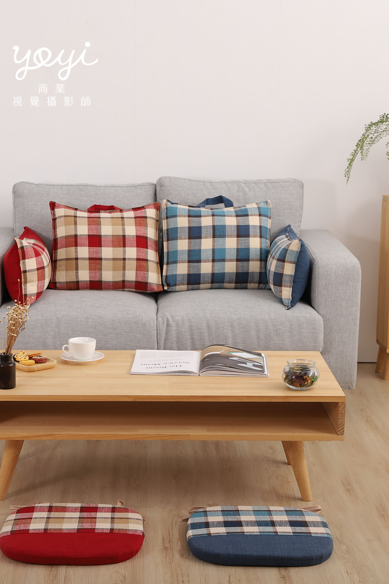 靠枕商品攝影｜舒適機能靠枕與模特兒放鬆居家情境攝影 1