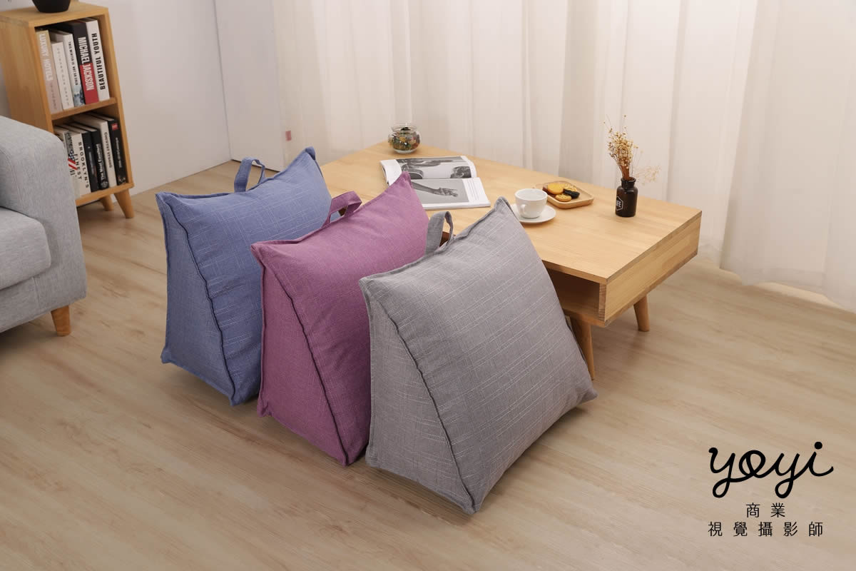 靠枕商品攝影｜舒適機能靠枕與模特兒放鬆居家情境攝影 3