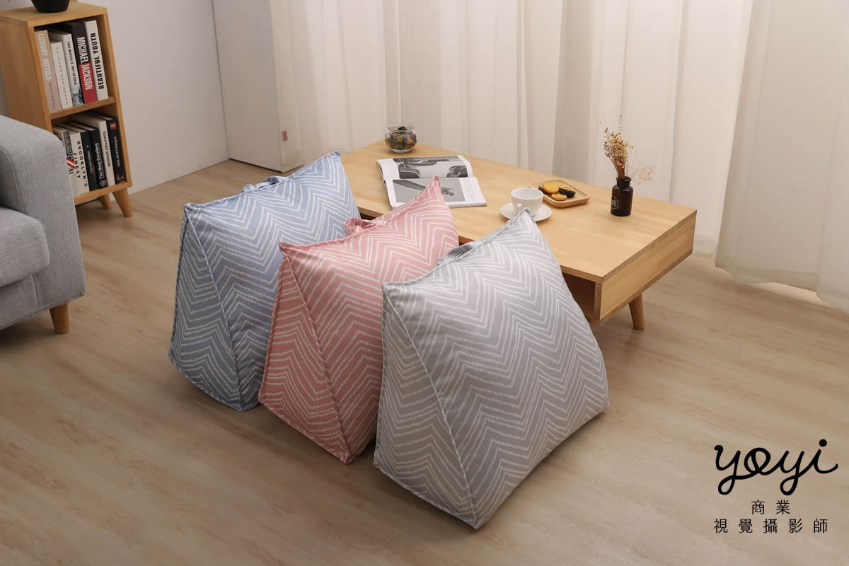靠枕商品攝影｜舒適機能靠枕與模特兒放鬆居家情境攝影 9