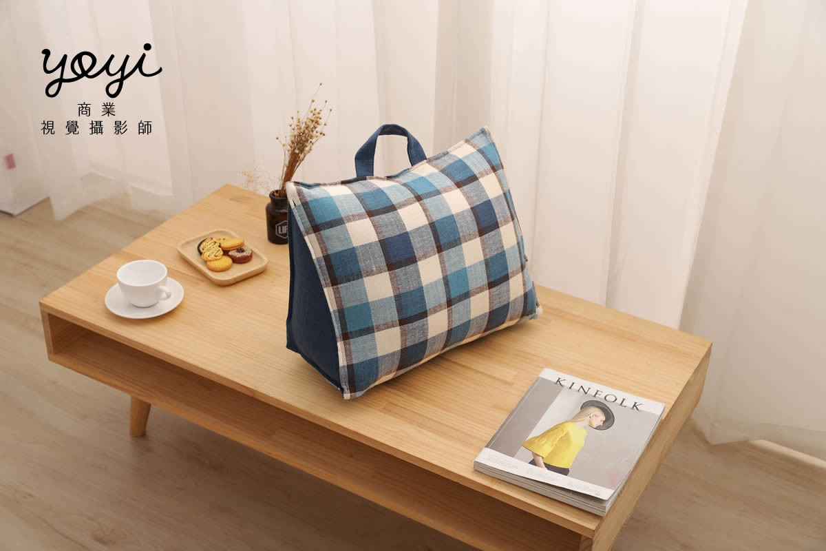 靠枕商品攝影｜舒適機能靠枕與模特兒放鬆居家情境攝影 67