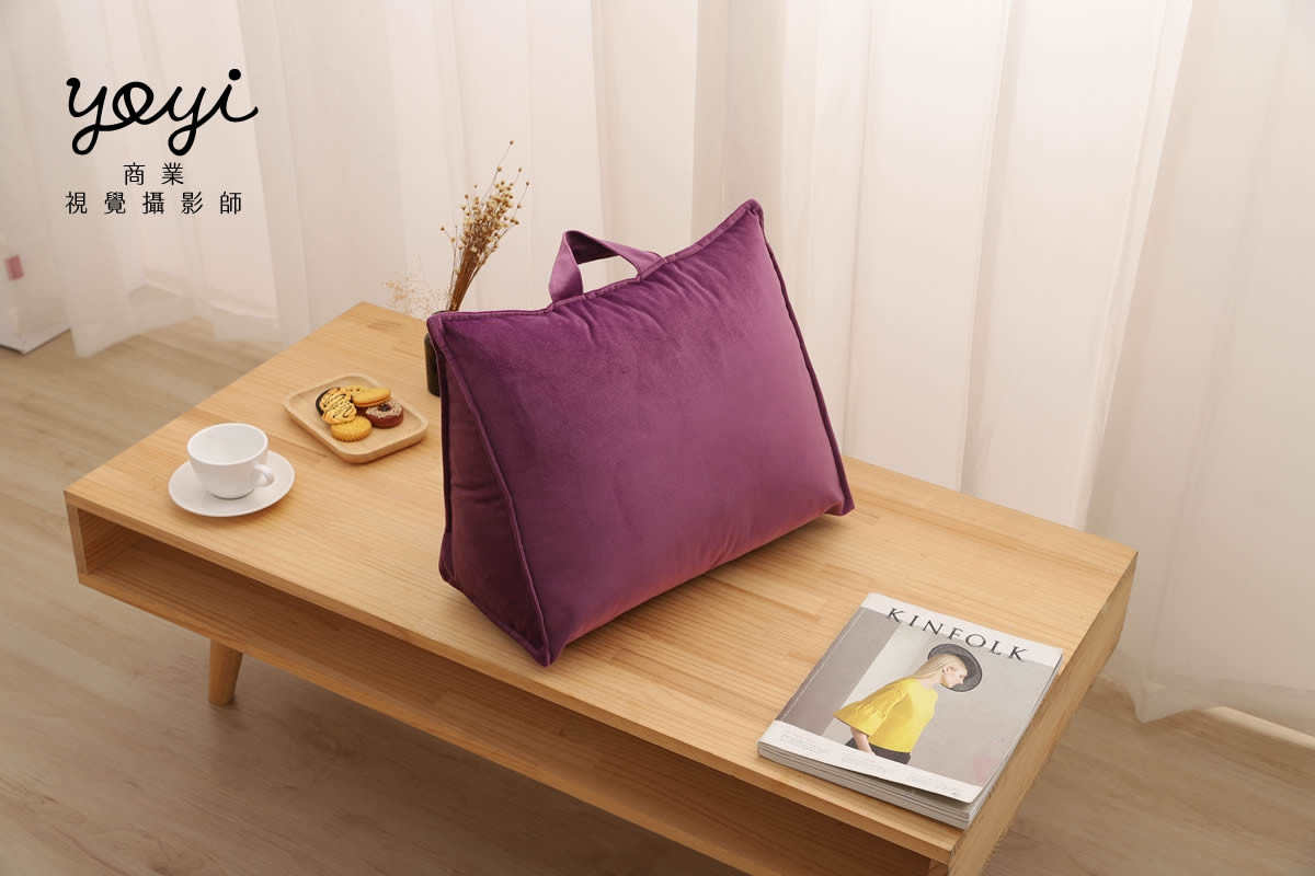 靠枕商品攝影｜舒適機能靠枕與模特兒放鬆居家情境攝影 73