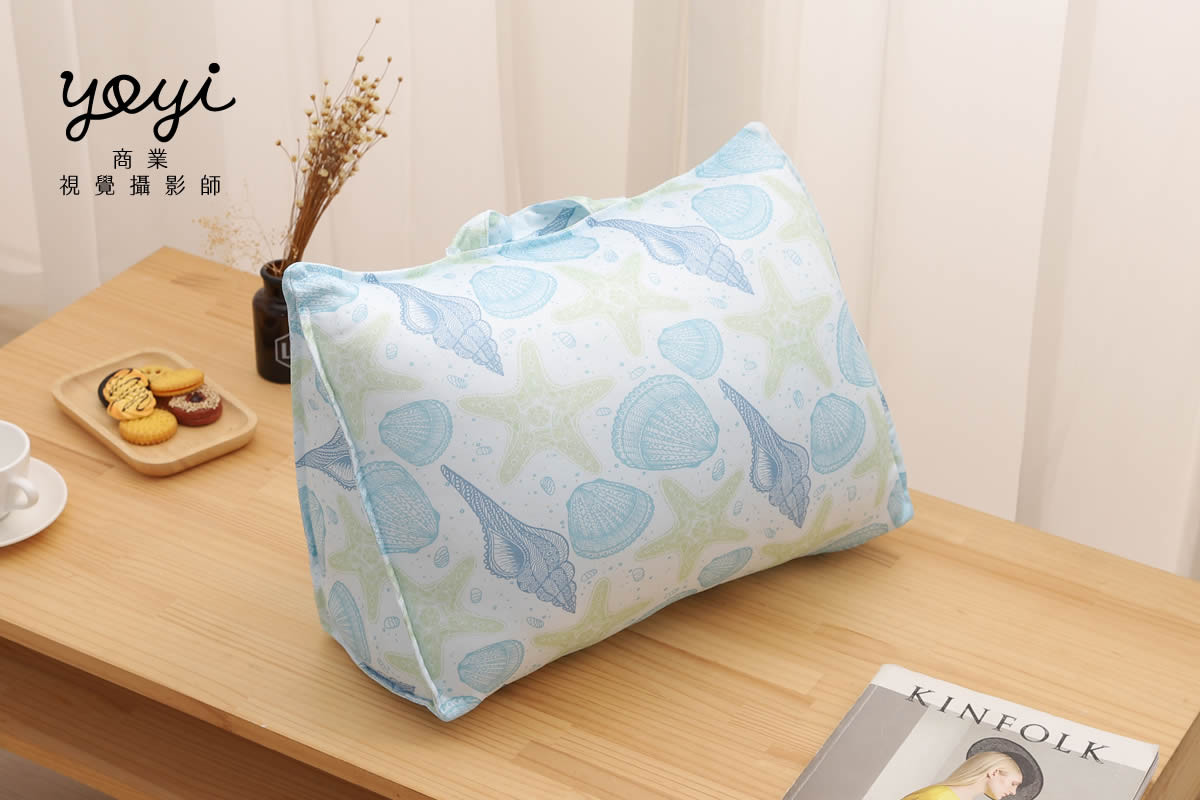 靠枕商品攝影｜舒適機能靠枕與模特兒放鬆居家情境攝影 85