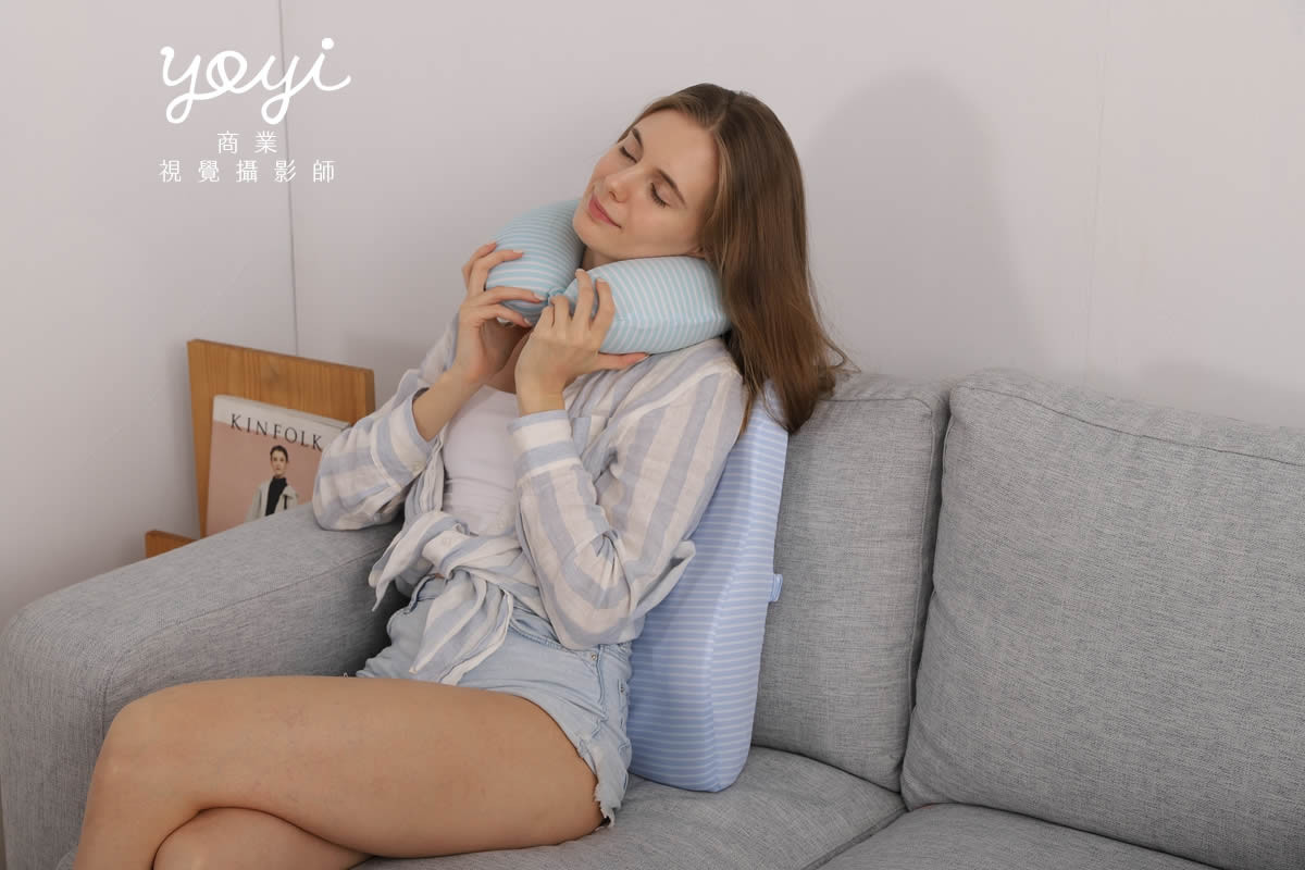 靠枕商品攝影｜舒適機能靠枕與模特兒放鬆居家情境攝影 91