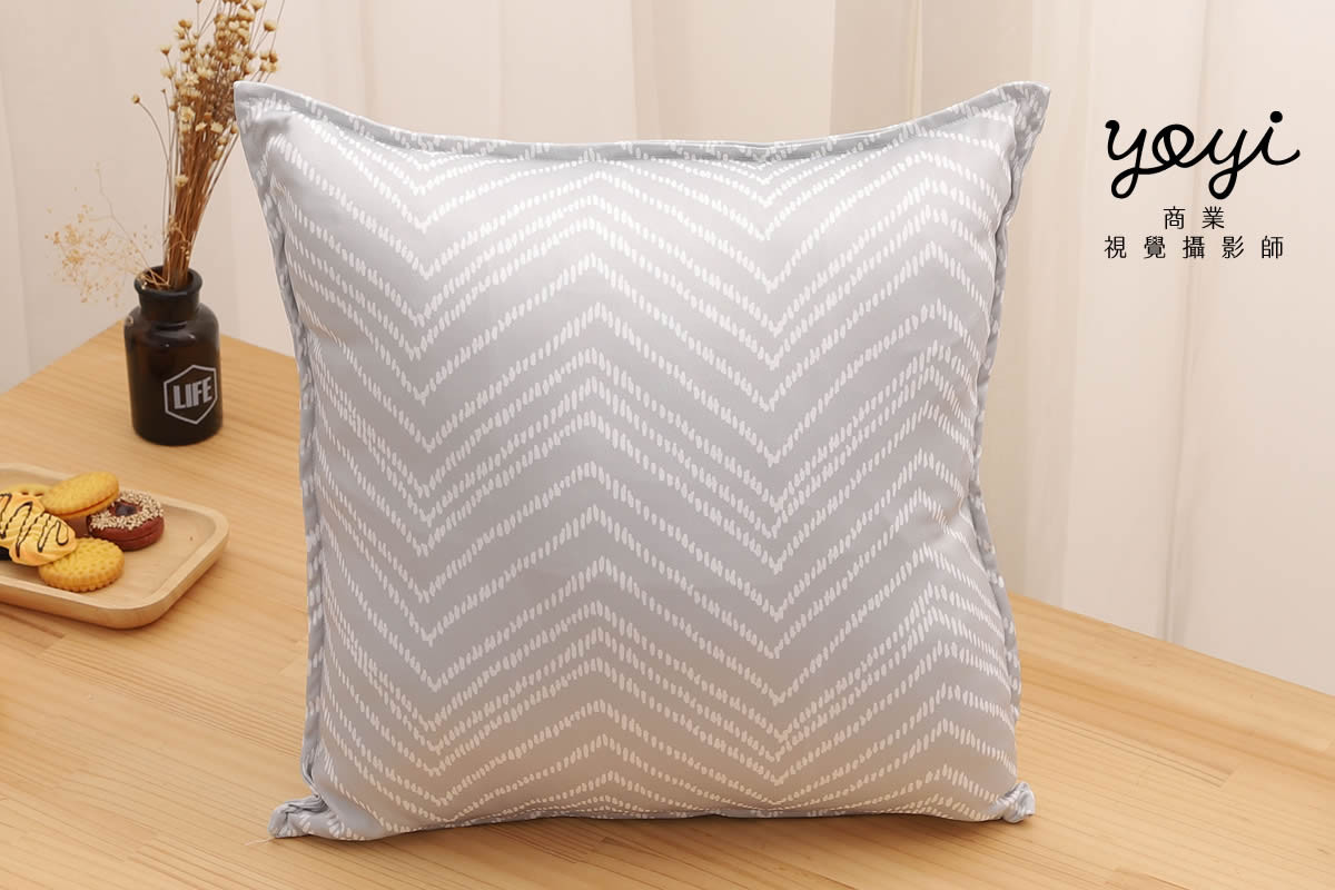靠枕商品攝影｜舒適機能靠枕與模特兒放鬆居家情境攝影 95