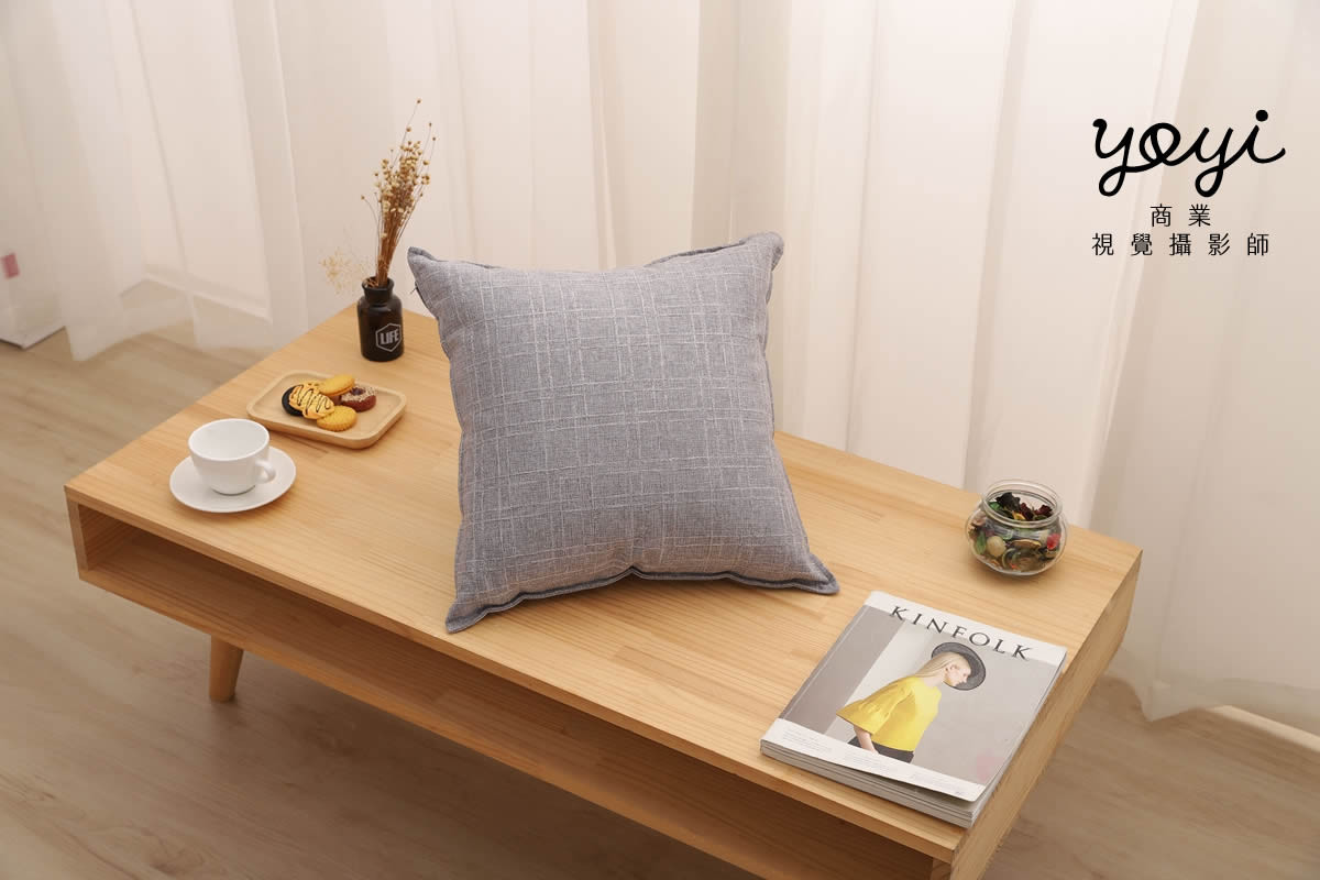 靠枕商品攝影｜舒適機能靠枕與模特兒放鬆居家情境攝影 107