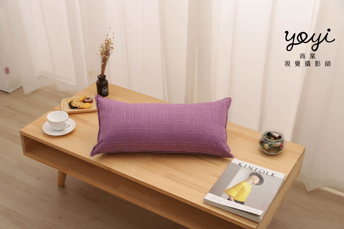 靠枕商品攝影｜舒適機能靠枕與模特兒放鬆居家情境攝影 131