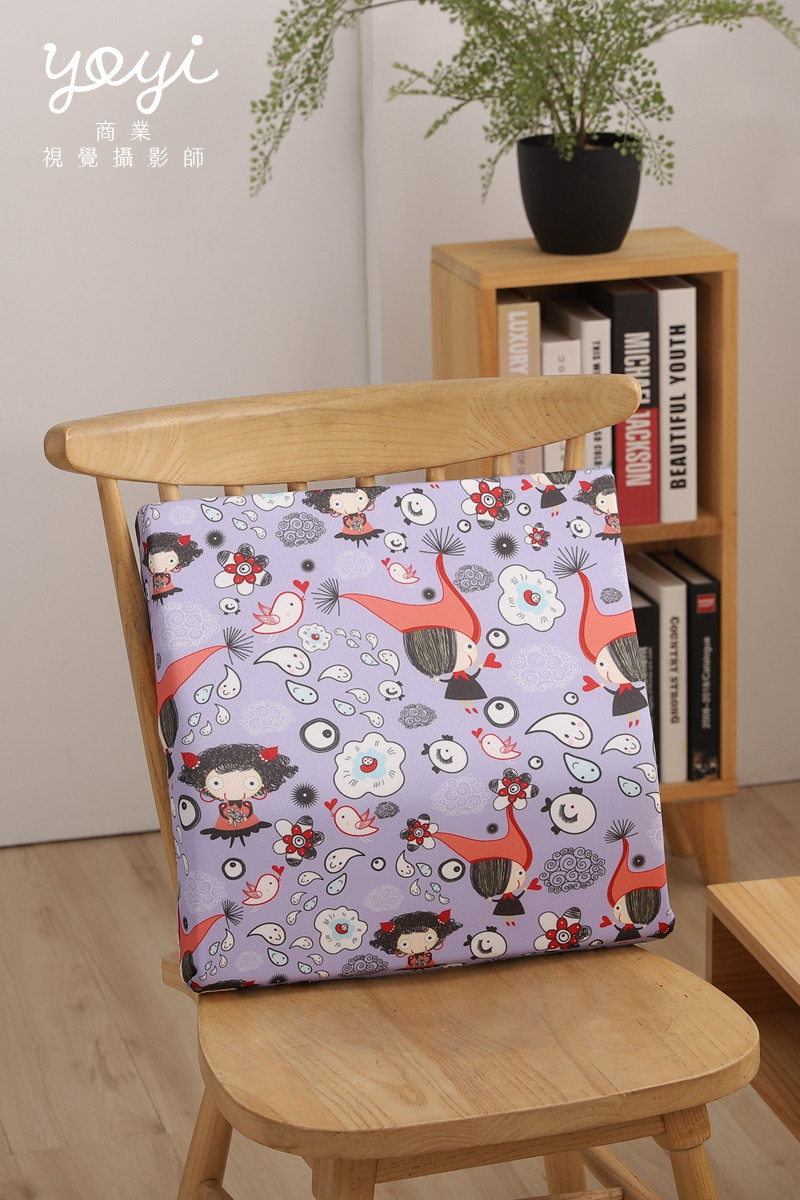 靠枕商品攝影｜舒適機能靠枕與模特兒放鬆居家情境攝影 133