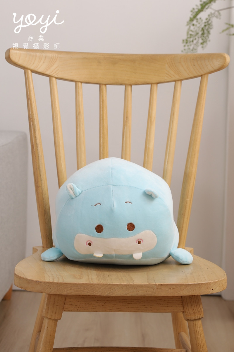 靠枕商品攝影｜舒適機能靠枕與模特兒放鬆居家情境攝影 147