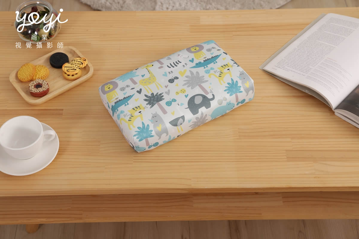 靠枕商品攝影｜舒適機能靠枕與模特兒放鬆居家情境攝影 155