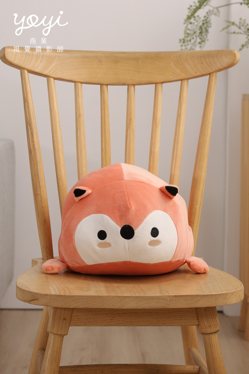 靠枕商品攝影｜舒適機能靠枕與模特兒放鬆居家情境攝影 159