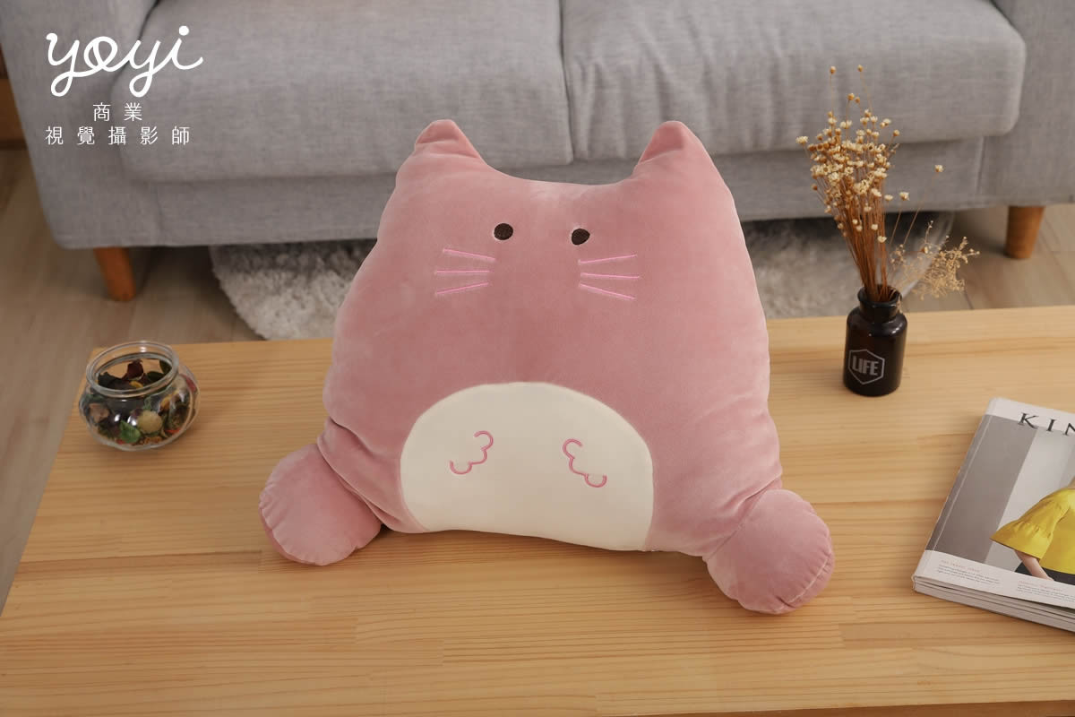 靠枕商品攝影｜舒適機能靠枕與模特兒放鬆居家情境攝影 163