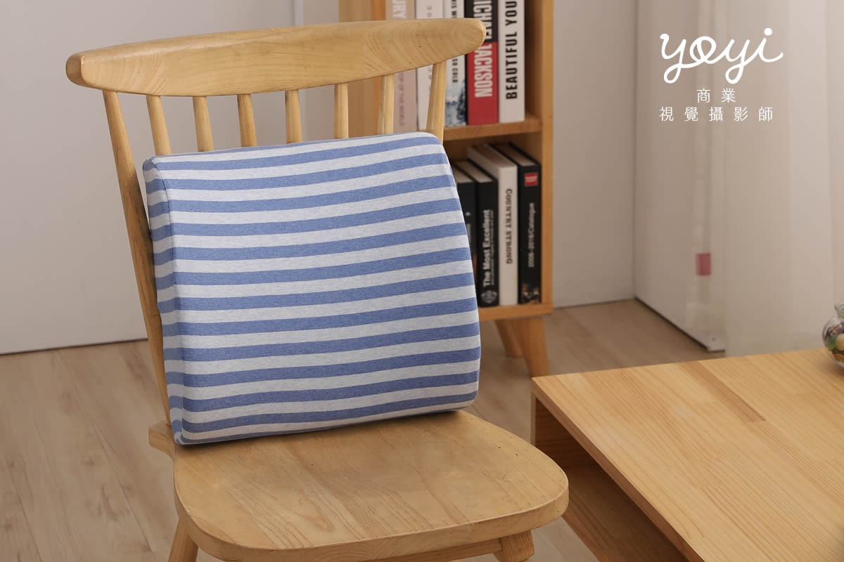 靠枕商品攝影｜舒適機能靠枕與模特兒放鬆居家情境攝影 177