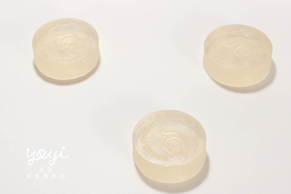 手工香皂攝影｜純白極簡保濕精華與石紋底座美感特寫攝影 17