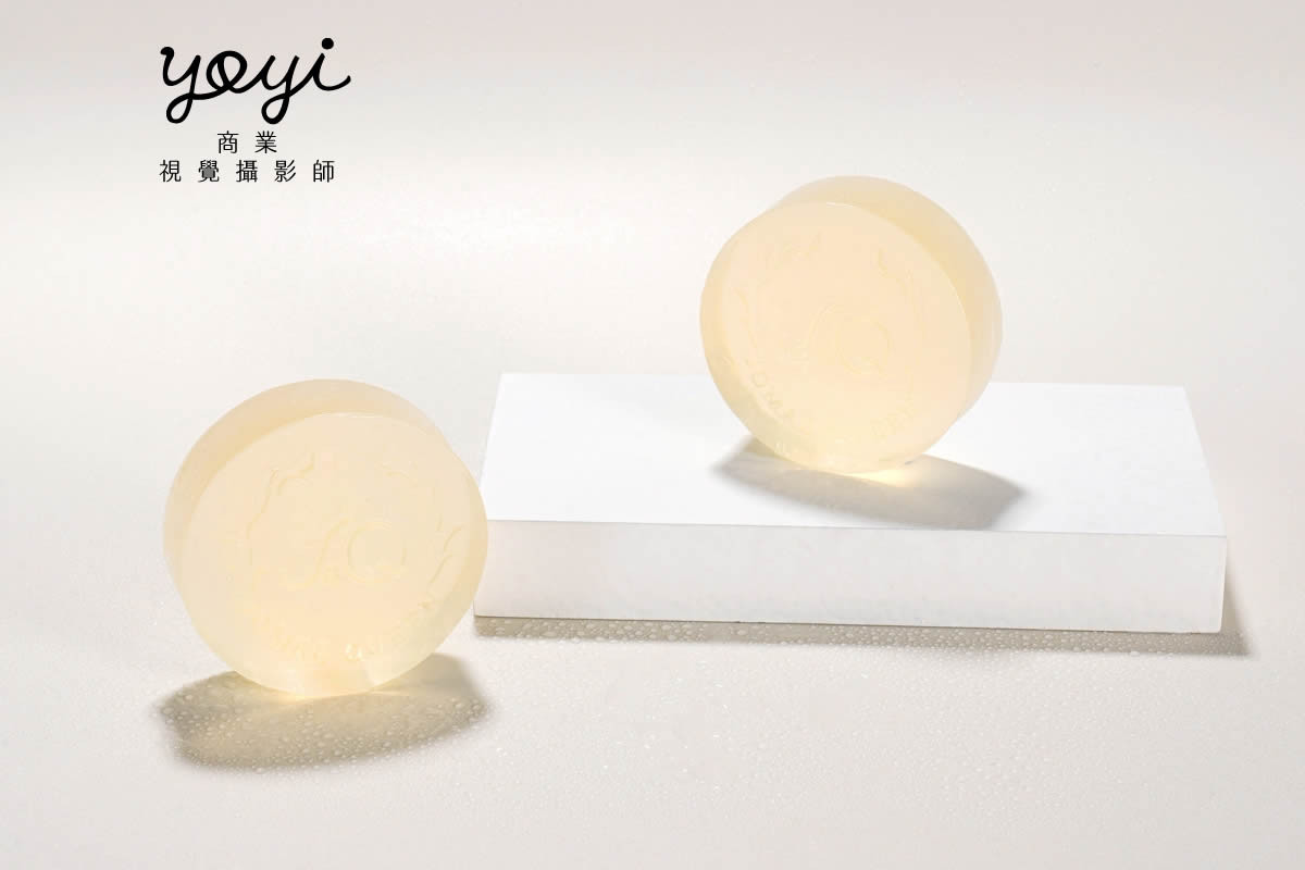手工香皂攝影｜純白極簡保濕精華與石紋底座美感特寫攝影 23