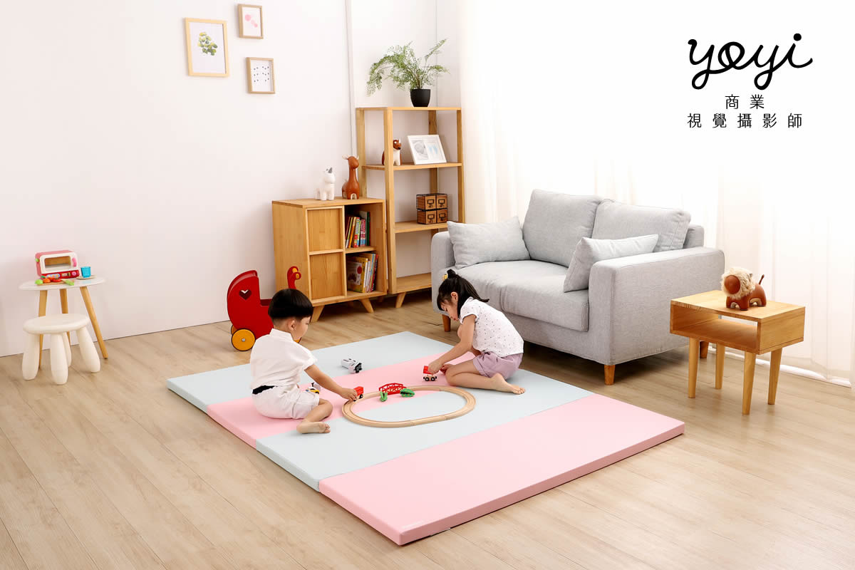 兒童用品攝影｜粉色安全護欄與幼兒居家生活情境攝影 1