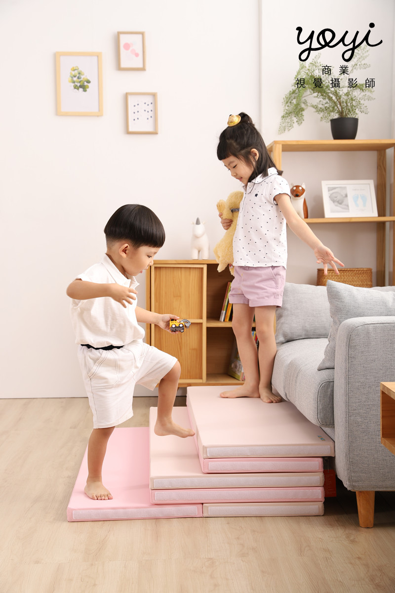 兒童用品攝影｜粉色安全護欄與幼兒居家生活情境攝影 13
