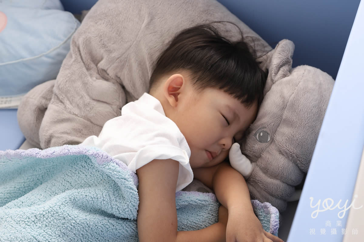 兒童用品攝影｜粉色安全護欄與幼兒居家生活情境攝影 49