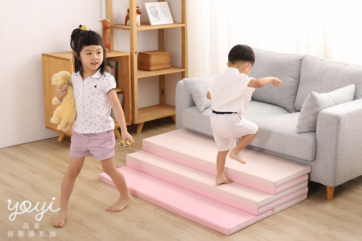 兒童用品攝影｜粉色安全護欄與幼兒居家生活情境攝影 61