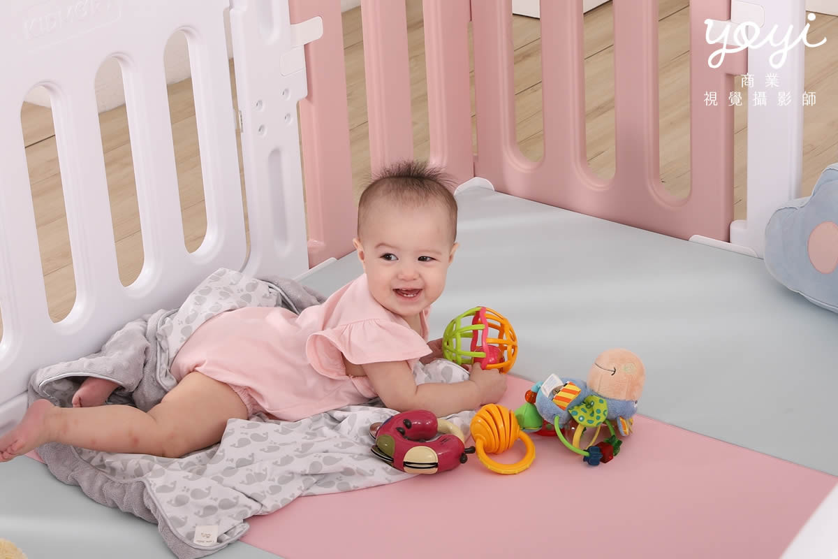 兒童用品攝影｜粉色安全護欄與幼兒居家生活情境攝影 97