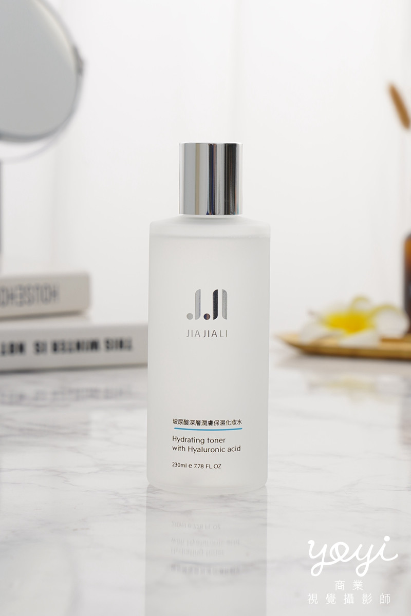 美妝保養品攝影｜白瓶保濕修護系列極簡純淨美感攝影 1