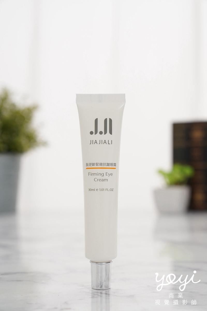 美妝保養品攝影｜白瓶保濕修護系列極簡純淨美感攝影 5