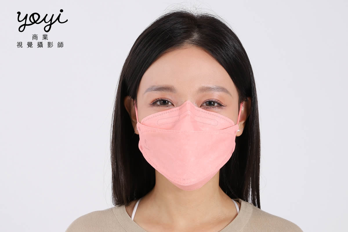 防疫用品攝影｜粉嫩色系機能口罩模特兒配戴與生活感攝影 1