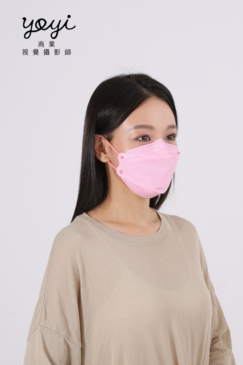 防疫用品攝影｜粉嫩色系機能口罩模特兒配戴與生活感攝影 9