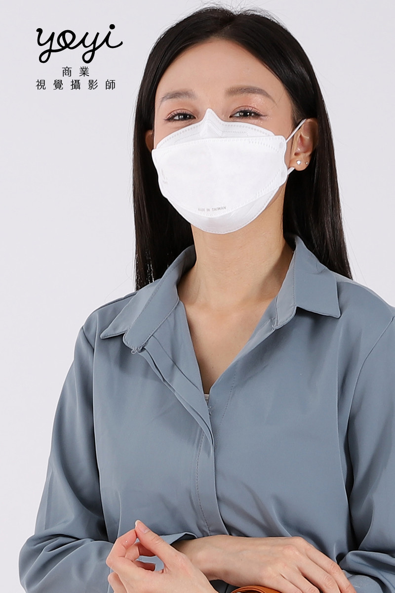 防疫用品攝影｜粉嫩色系機能口罩模特兒配戴與生活感攝影 21