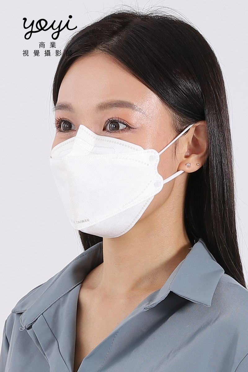 防疫用品攝影｜粉嫩色系機能口罩模特兒配戴與生活感攝影 27