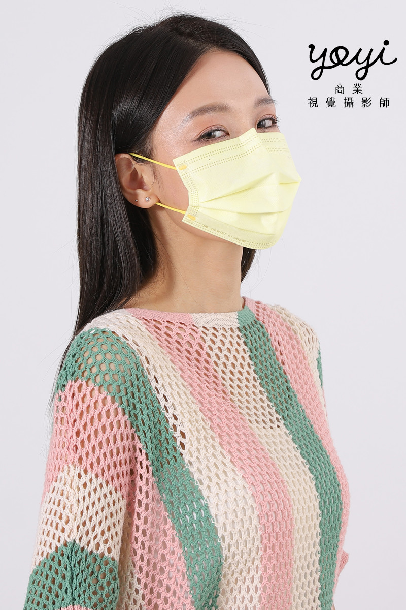 防疫用品攝影｜粉嫩色系機能口罩模特兒配戴與生活感攝影 43