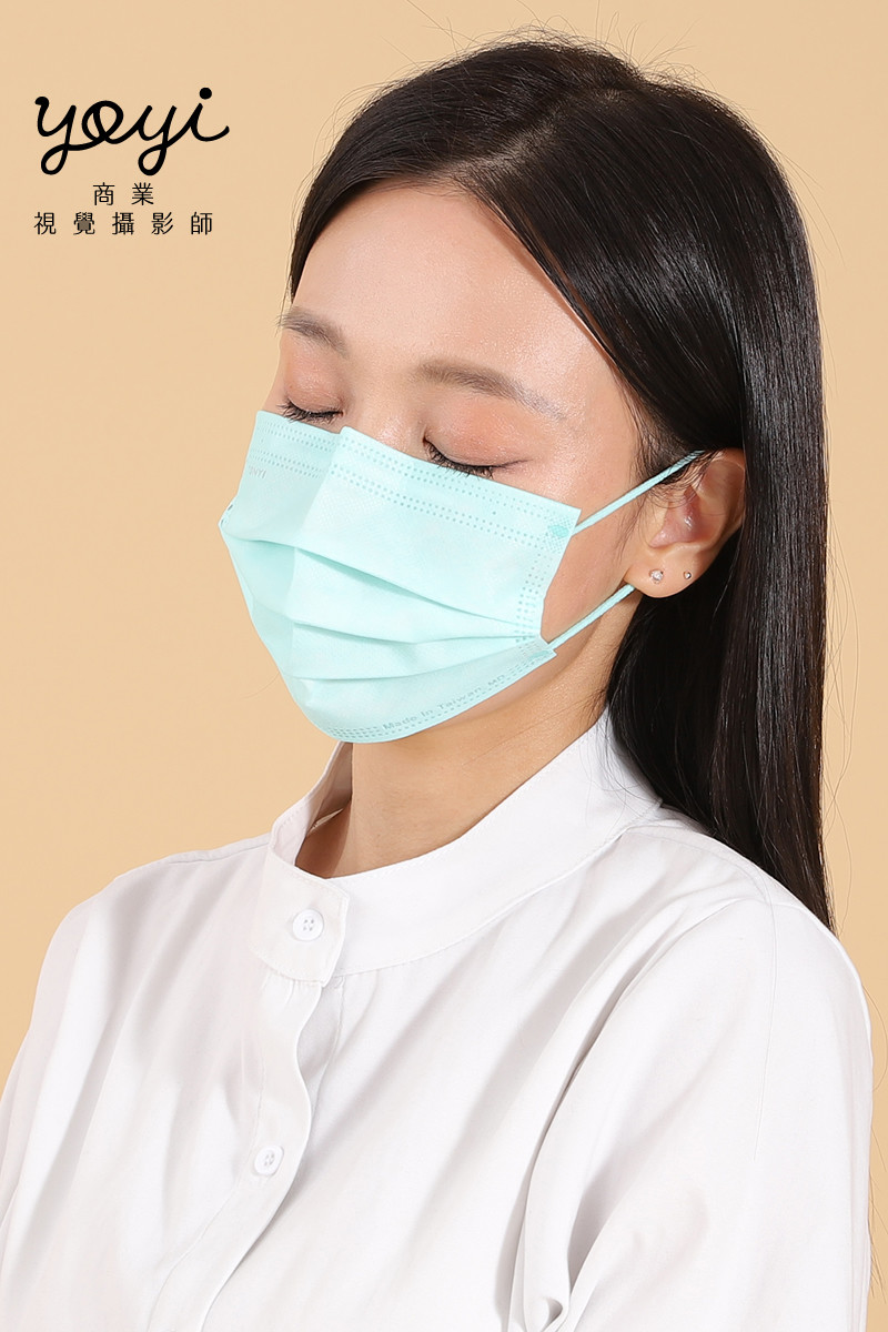 防疫用品攝影｜粉嫩色系機能口罩模特兒配戴與生活感攝影 55