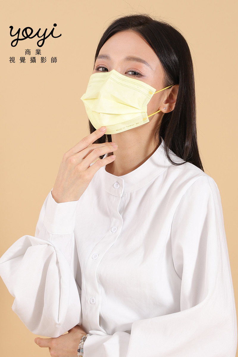 防疫用品攝影｜粉嫩色系機能口罩模特兒配戴與生活感攝影 57