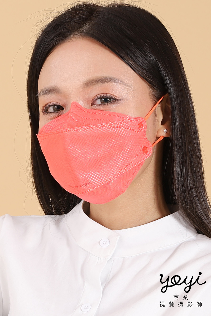 防疫用品攝影｜粉嫩色系機能口罩模特兒配戴與生活感攝影 73