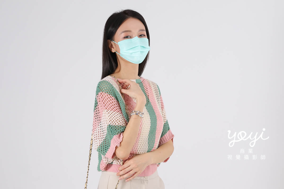 防疫用品攝影｜粉嫩色系機能口罩模特兒配戴與生活感攝影 79