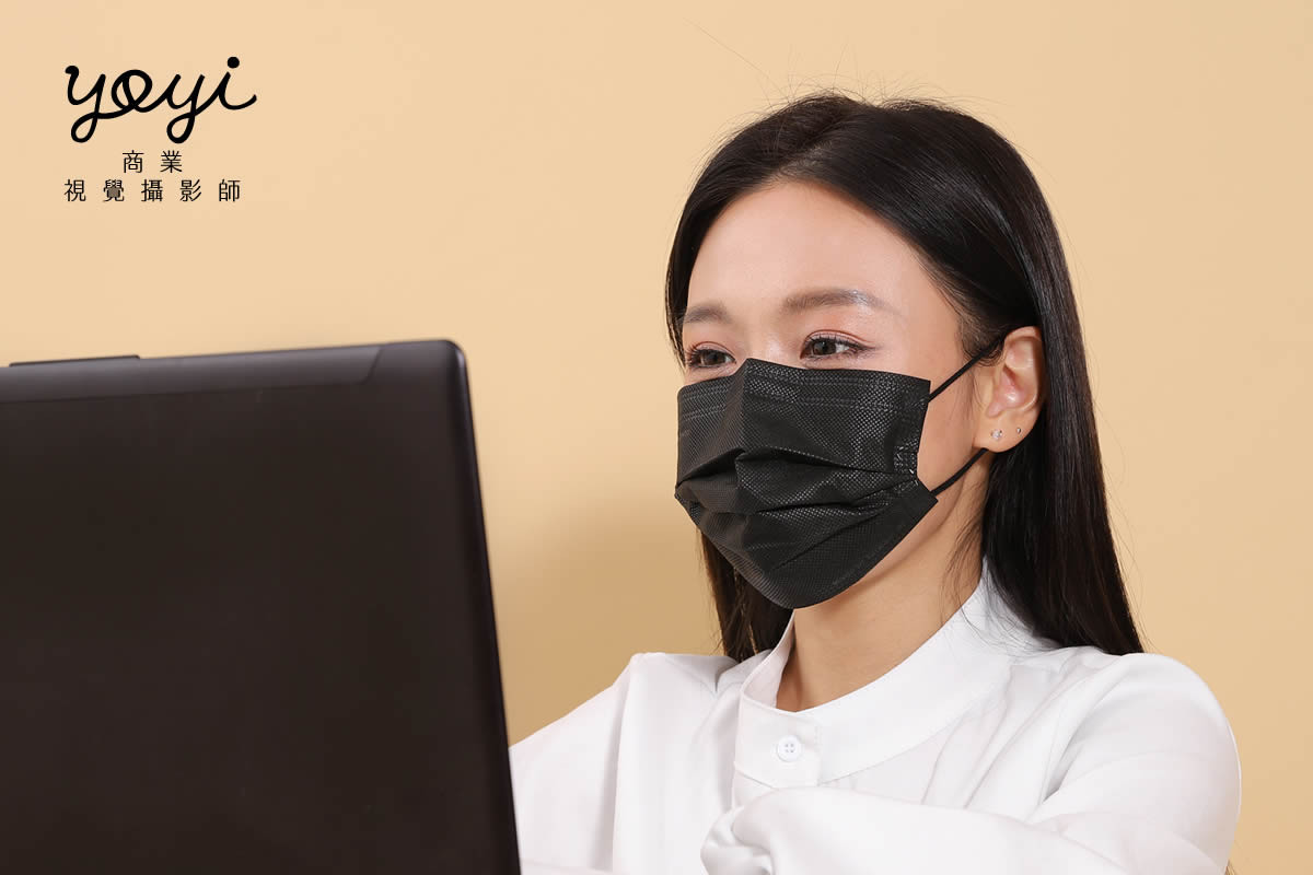 防疫用品攝影｜粉嫩色系機能口罩模特兒配戴與生活感攝影 91